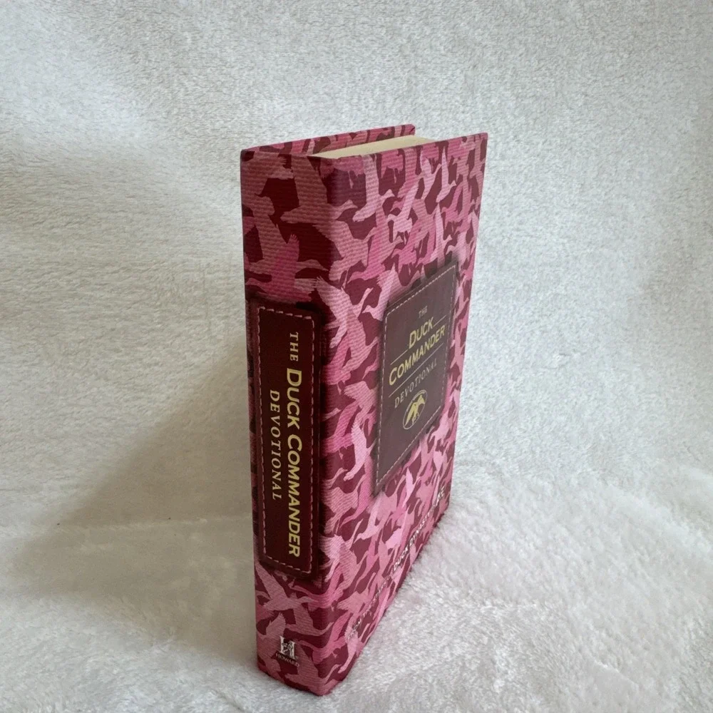 The Duck Commander Devotional Pink Camo A&E Book Faith Messages Robertson Family